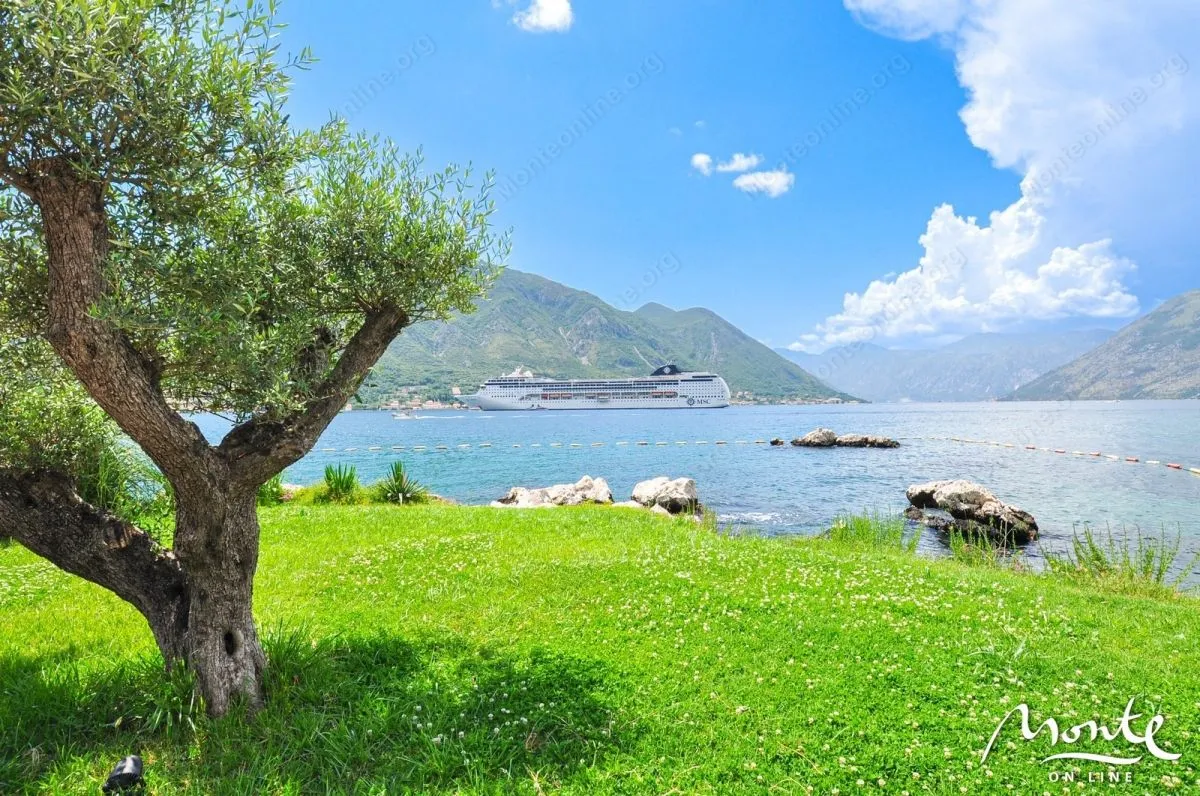 Sale, house, 1198m², Dobrota, Kotor