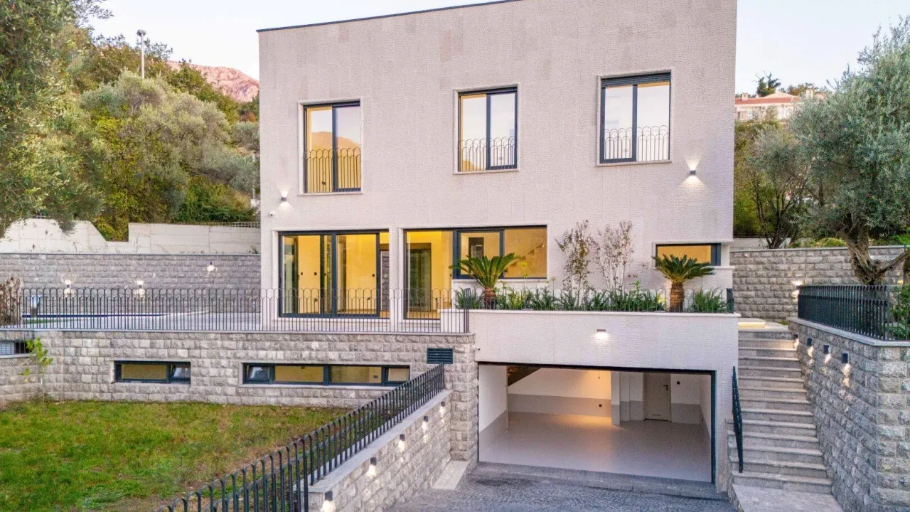 Sale, house, 240m², Kamenovo, Budva