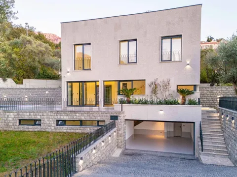 Prodaja, kuća, 240m², Kamenovo, Budva