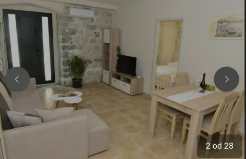 Rent, one bedroom apartment, 50m², Škaljari, Kotor - image 5
