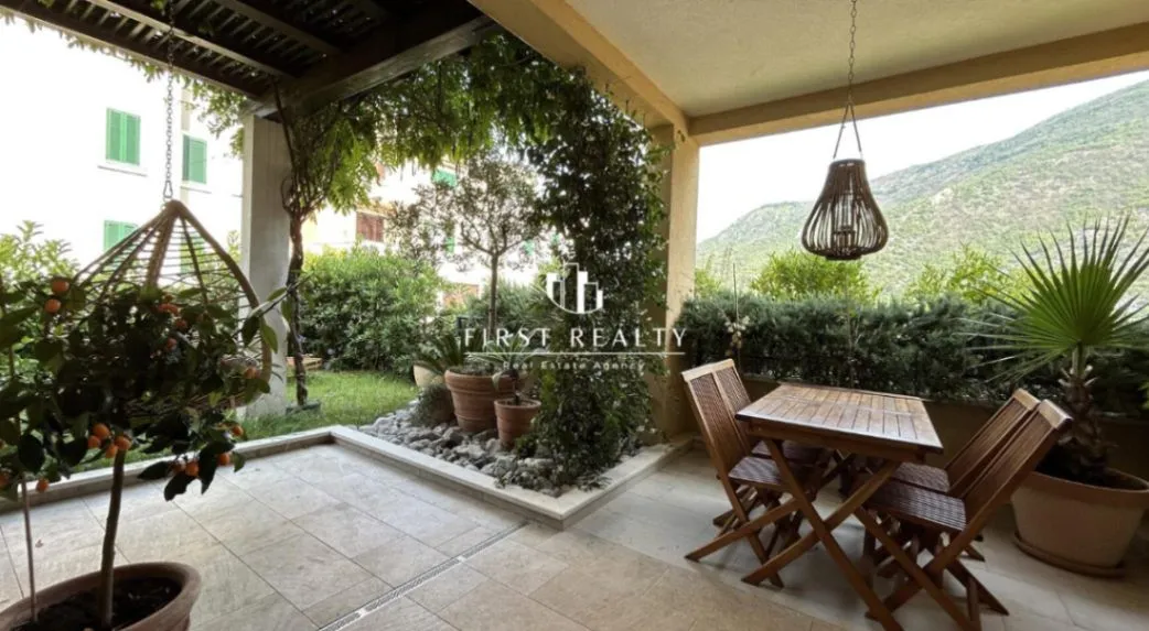 Prodaja, dvosoban stan, 92m², Morinj, Kotor