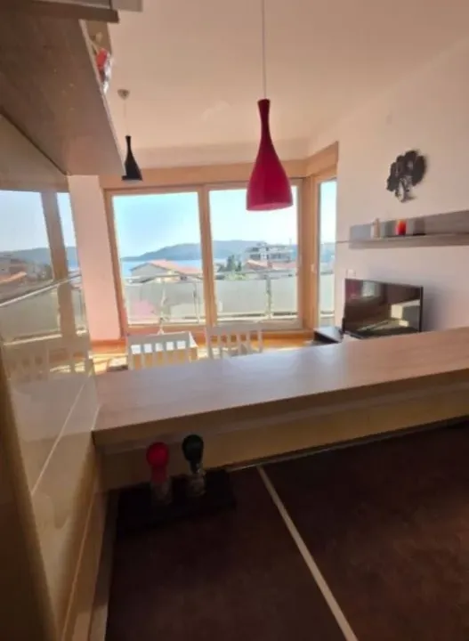 Izdavanje, dvosoban stan, 70m², Bečići, Budva