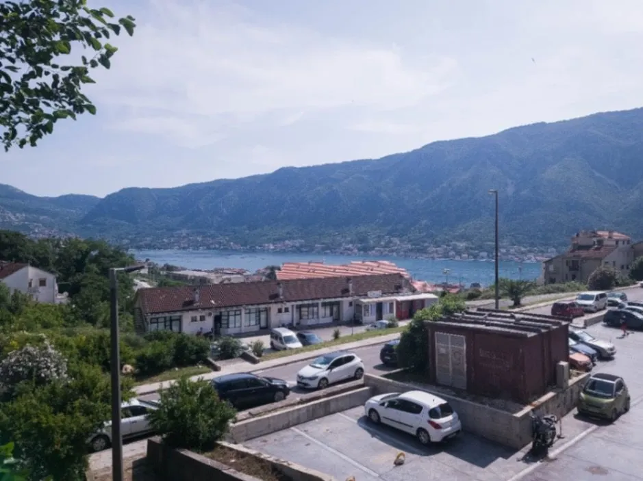 Izdavanje, jednosoban stan, 38m², Sveta Vrača, Kotor