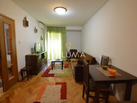 Izdavanje, jednosoban stan, 40m2, Blok 9, Podgorica Izdavanje, jednosoban stan, 40m2, Blok 9, Podgorica