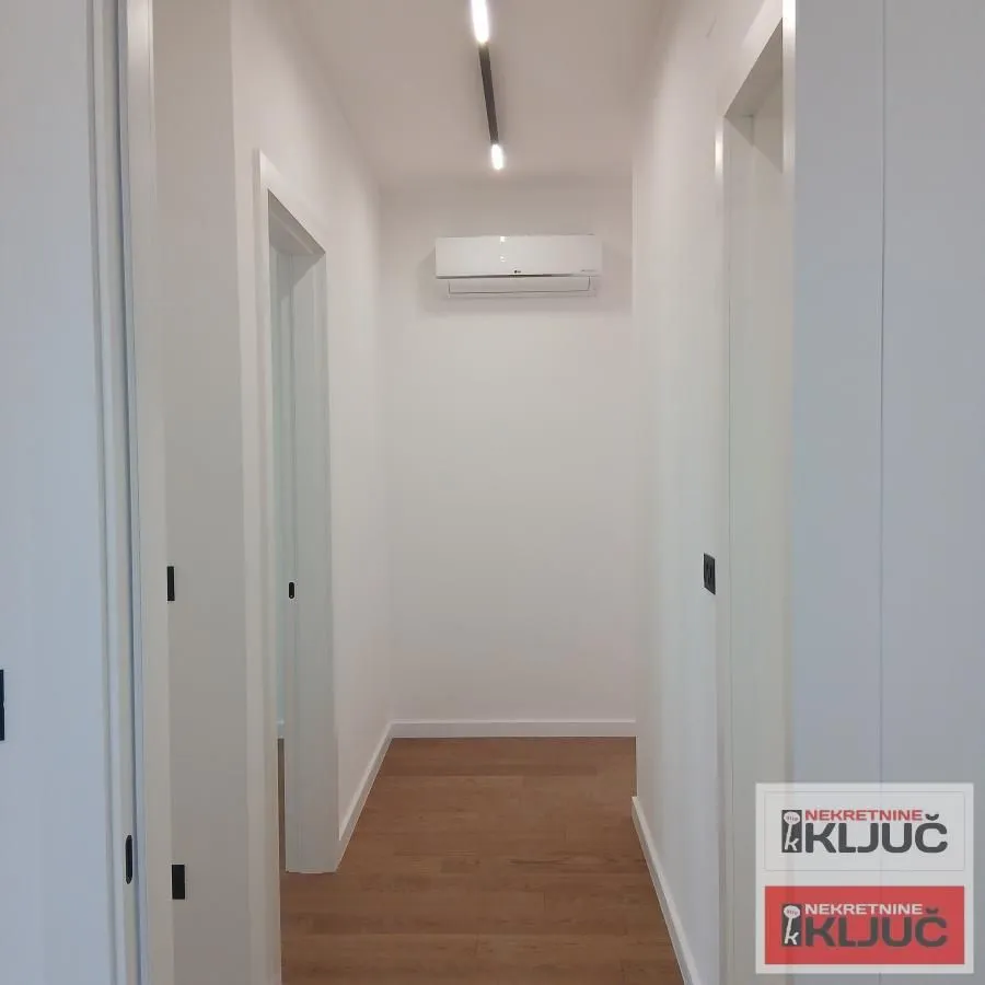 Prodaja, četvorosoban stan, 98m², Grbavica, Novi Sad Sve Podlokacije