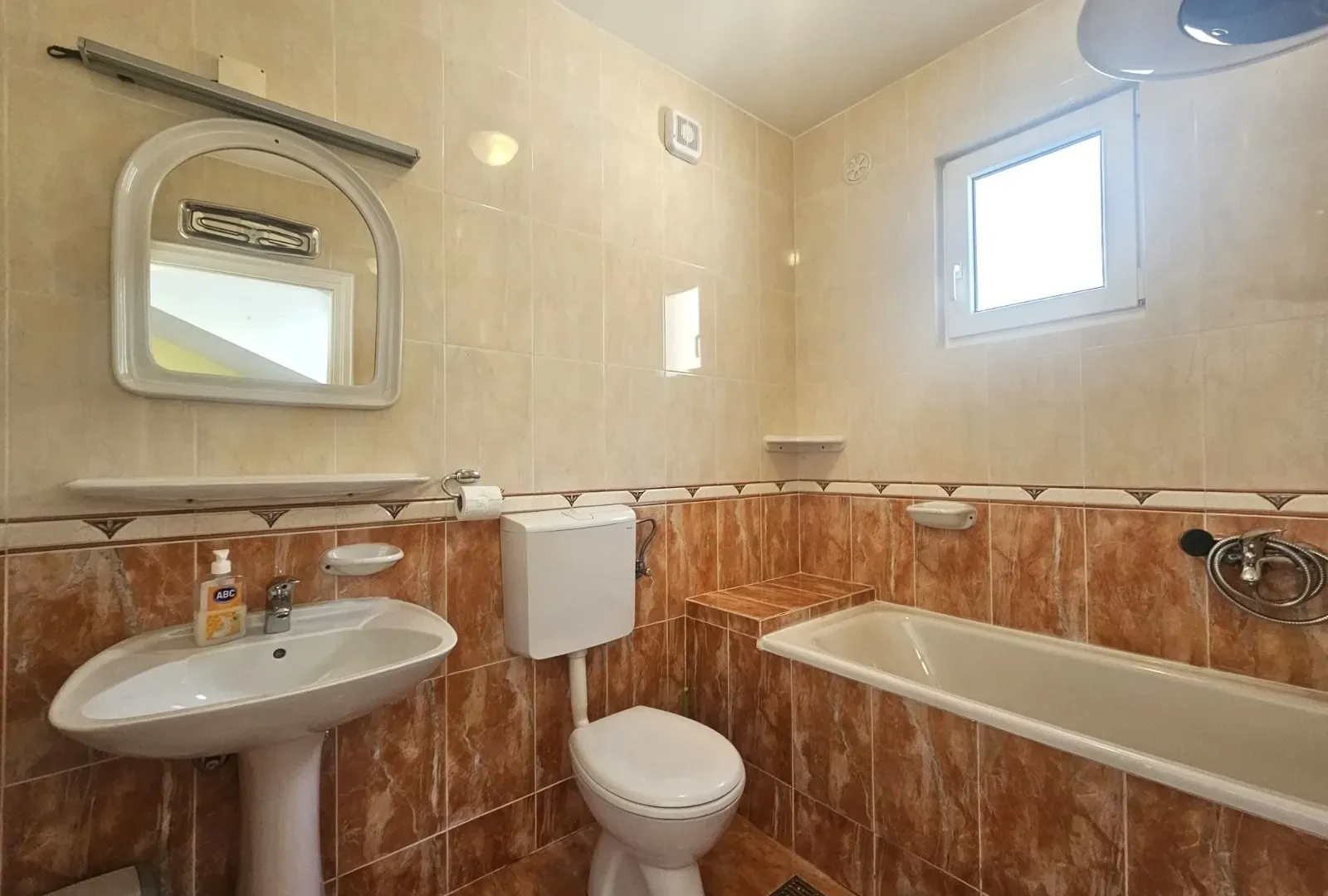 Prodaja, dvosoban stan, 77m², Orahovac, Kotor