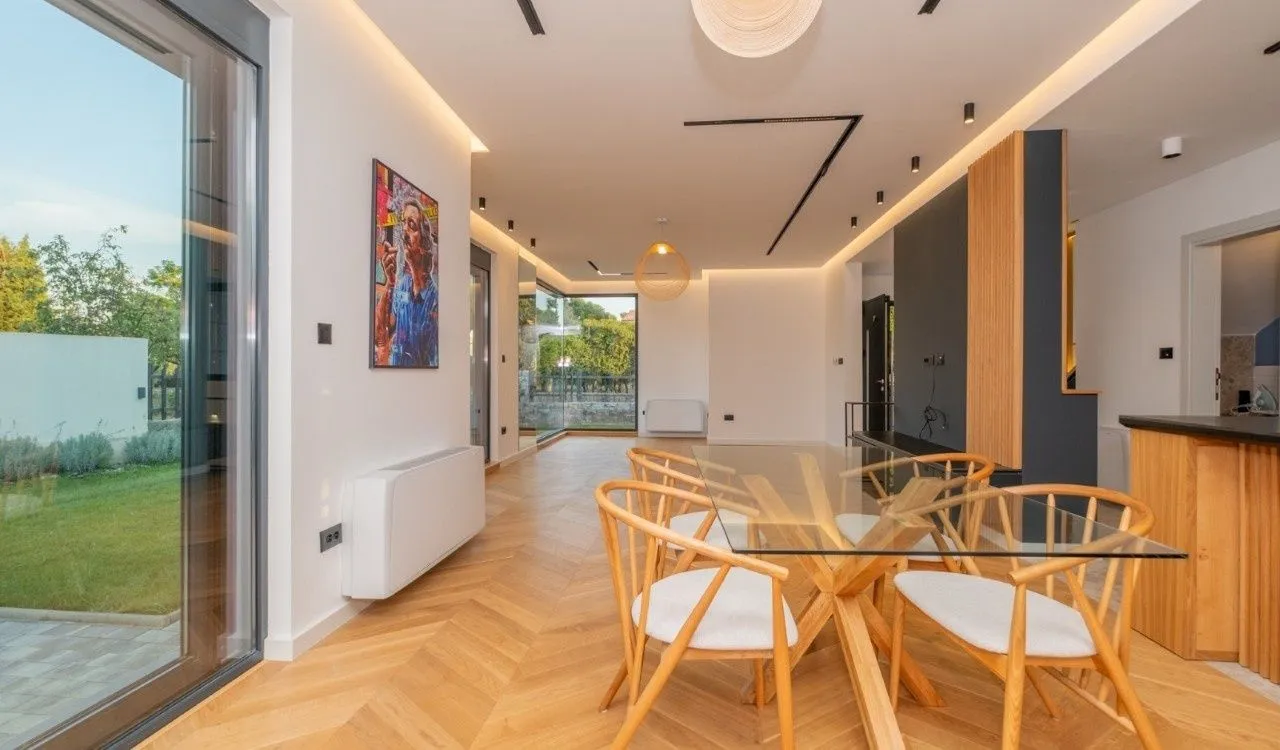 Izdavanje, kuća, 180m², Gornja Gorica, Podgorica