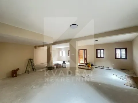 Izdavanje, poslovni prostor, 90m², Stara Varoš, Podgorica - image 5