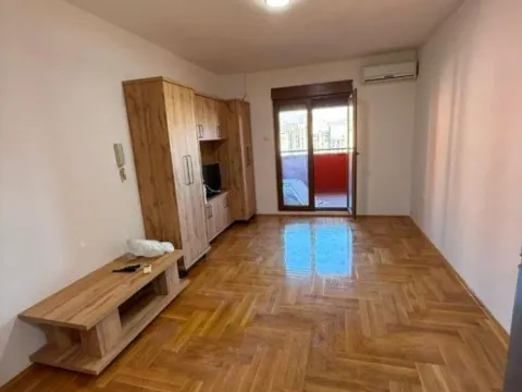 Prodaja, garsonjera, 33m², Tuški Put, Podgorica - image 8