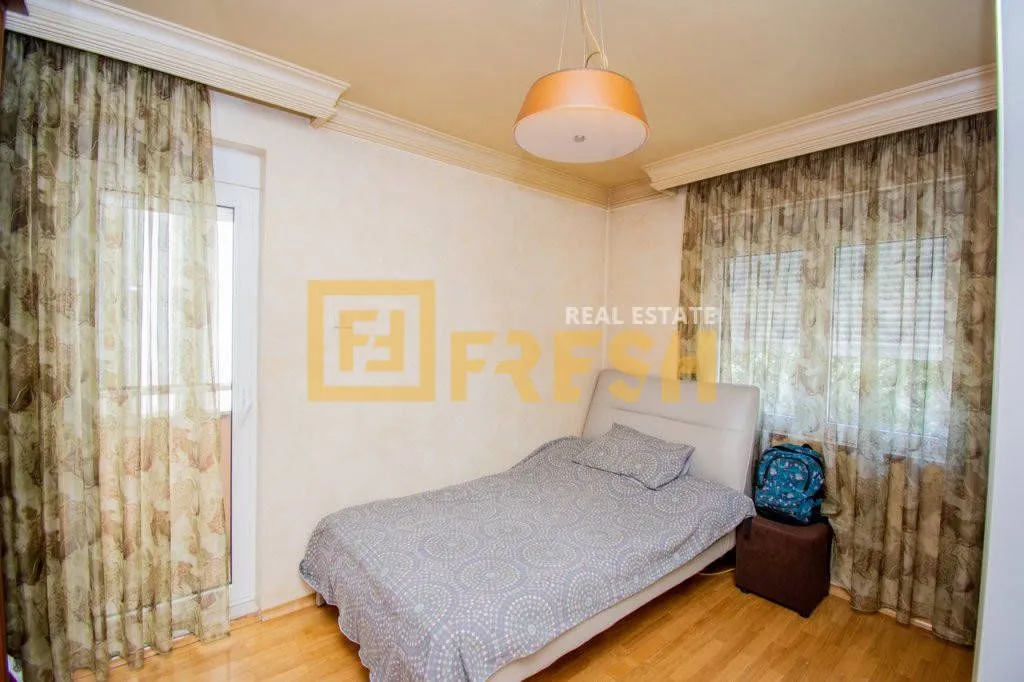 Prodaja, trosoban stan, 100m², Centar, Podgorica