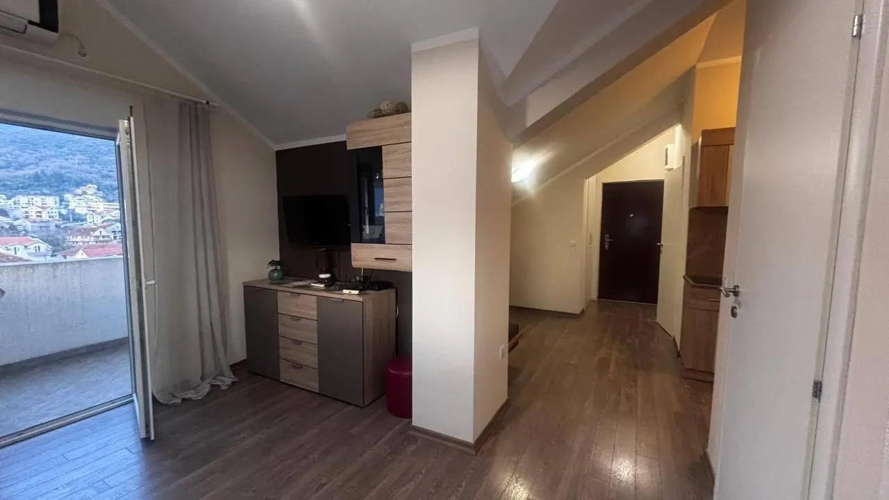 Prodaja, jednosoban stan, 50m², Centar, Tivat