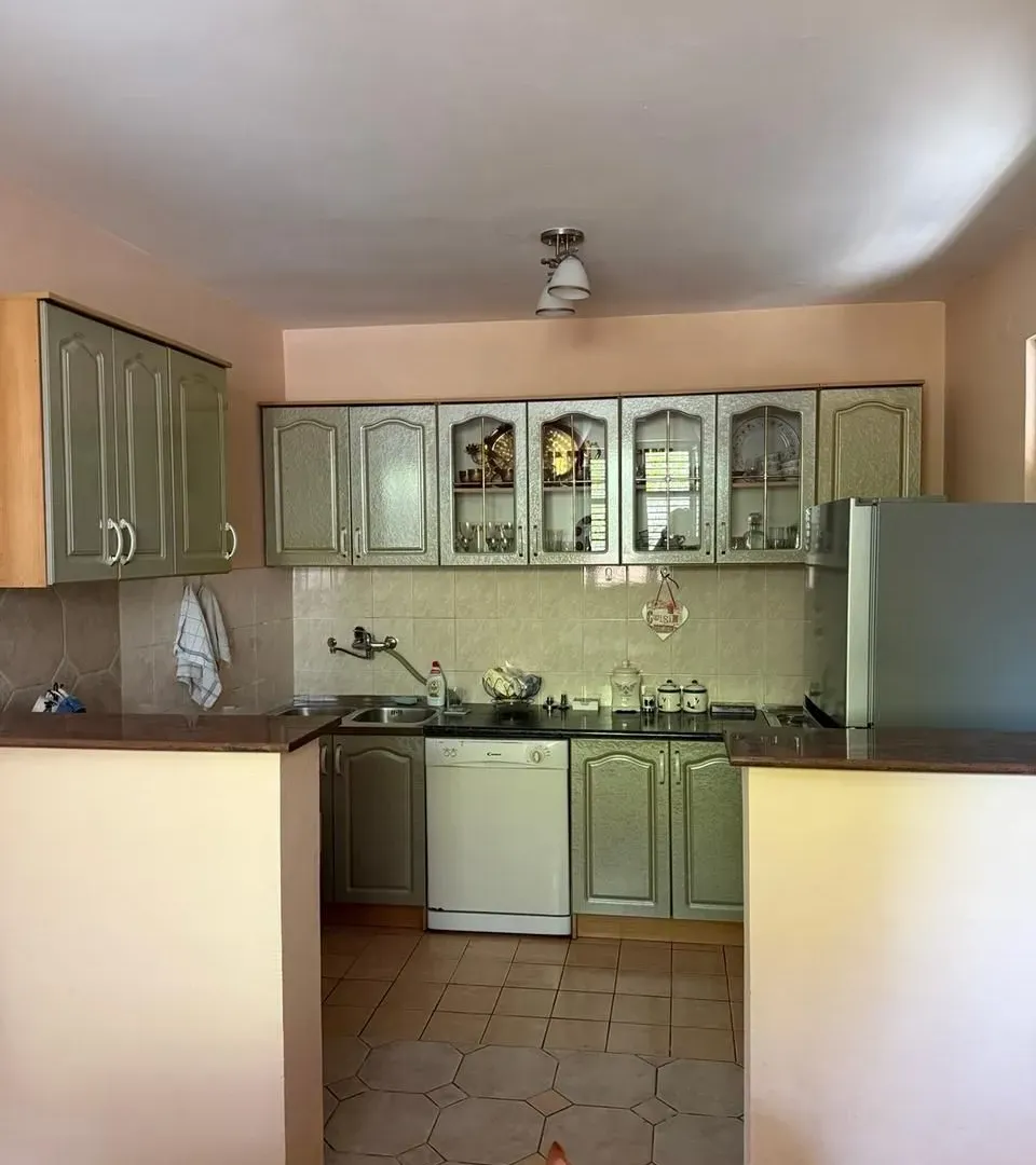 Izdavanje, kuća, 120m², Zagorič, Podgorica