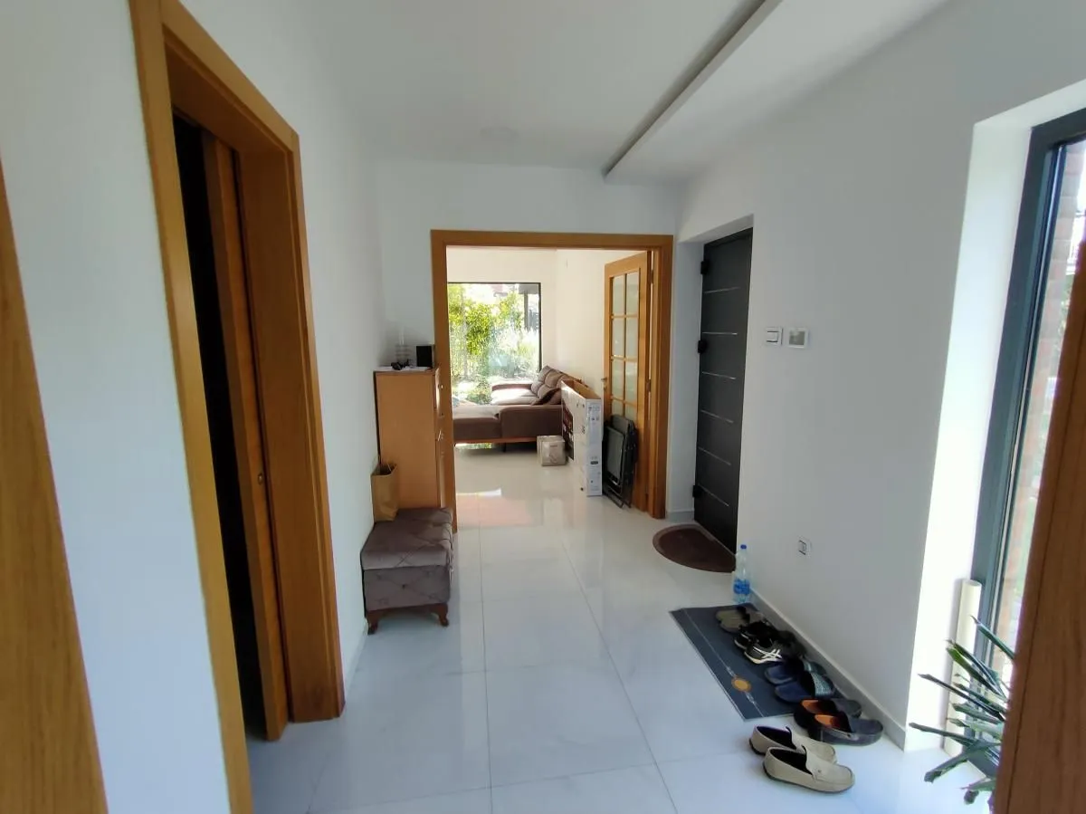 Izdavanje, kuća, 230m², Sremska Kamenica, Petrovaradin