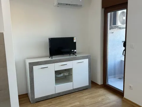Rent, studio apartment, 29m², Stari Aerodrom, Podgorica - image 14