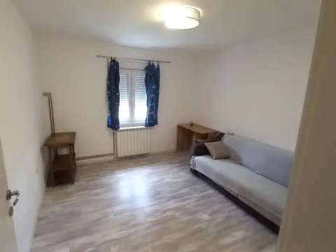 Izdavanje, kuća, 200m², Tološi, Podgorica - image 12