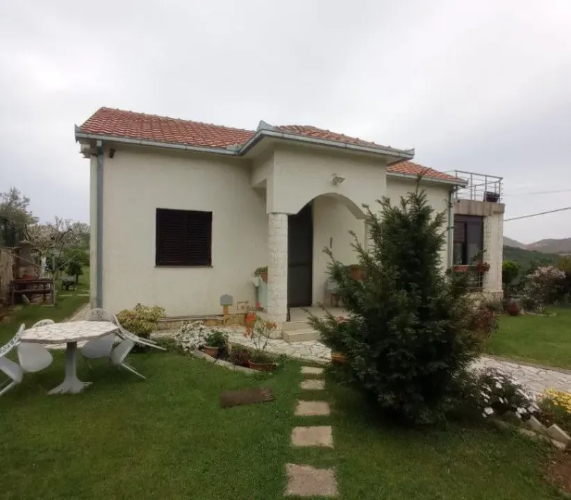 Prodaja, kuća, 180m², Zaljevo, Bar
