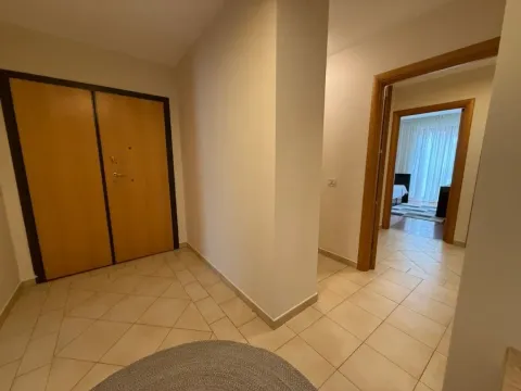 Rent, four bedroom apartment, 200m², Gorica C, Podgorica - image 11