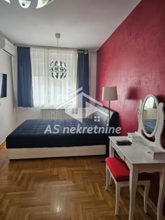 Izdavanje, četvorosoban stan, 96m², Vračar Sve Podlokacije, Beograd