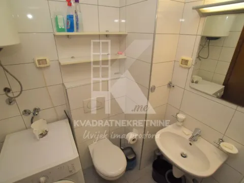 Rent, two bedroom apartment, 75m², City Kvart, Podgorica - image 10