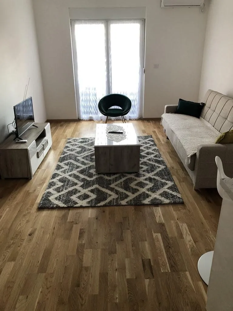 Izdavanje, jednosoban stan, 50m², Tuški Put, Podgorica