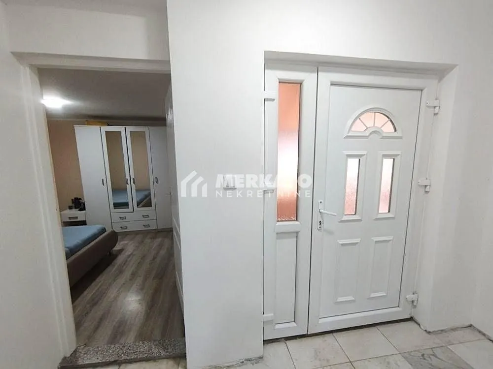 Izdavanje, trosoban stan, 55m², Centar, Zrenjanin
