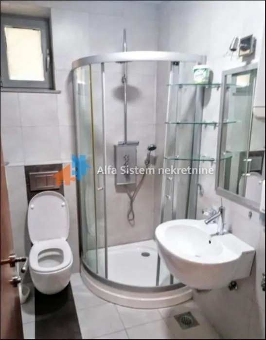 Izdavanje, četvorosoban stan, 135m², Autokomanda, Voždovac Sve Podlokacije