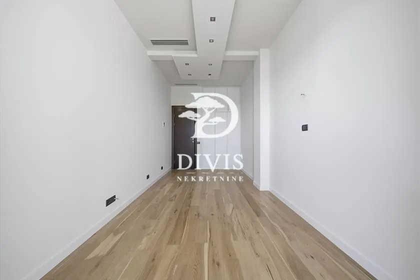 Izdavanje, stan, 205m², Dedinje Sve Podlokacije, Beograd