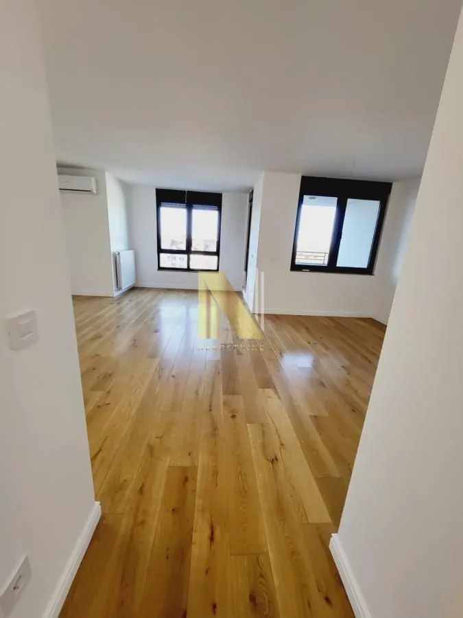 Prodaja, četvorosoban stan, 170m², Grbavica, Novi Sad Sve Podlokacije