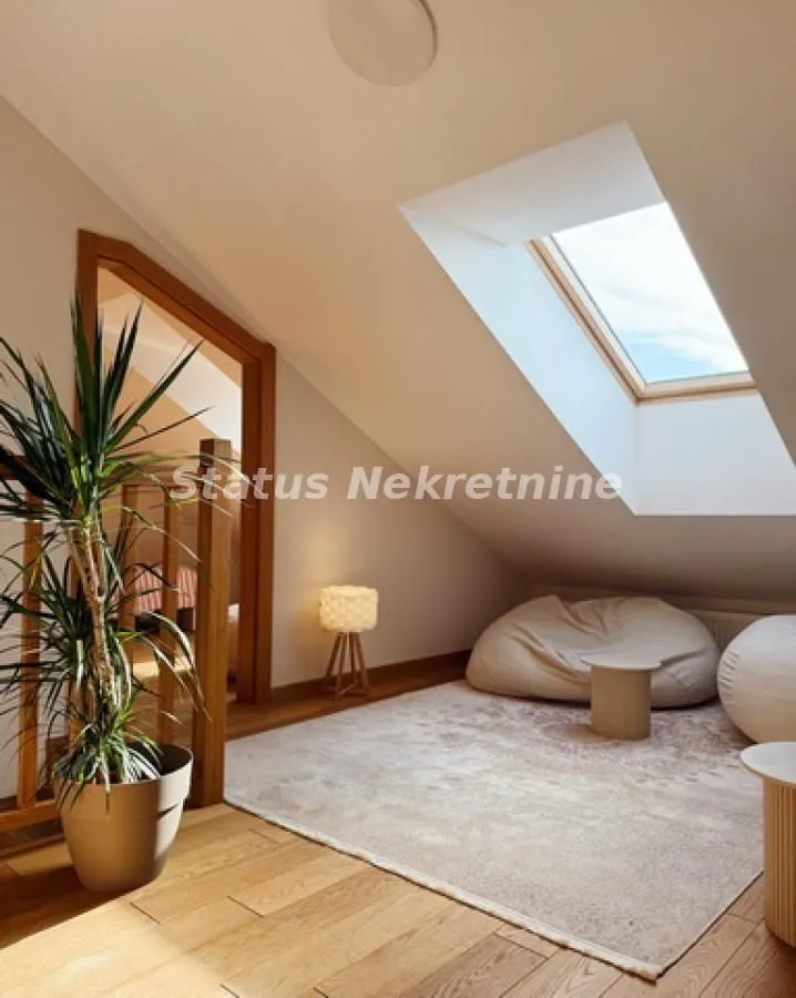Prodaja, stan, 112m², Centar, Novi Sad