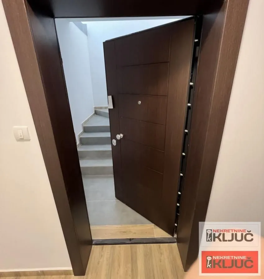 Prodaja, stan, 207m², Telep, Novi Sad Sve Podlokacije