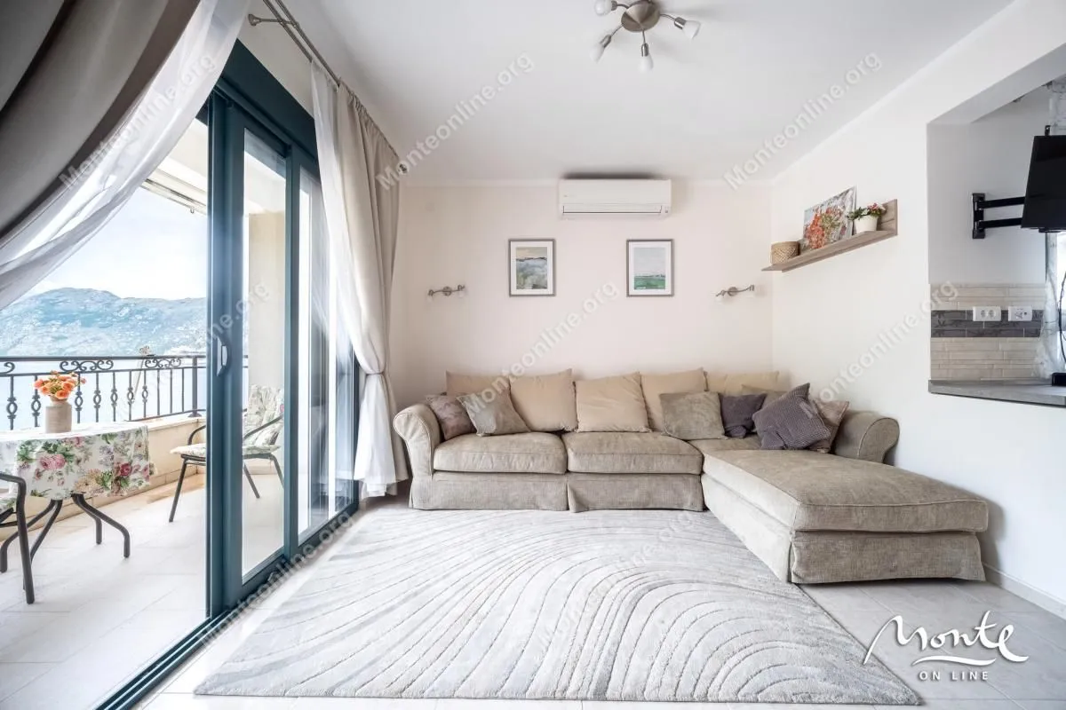 Prodaja, dvosoban stan, 109m², Dobrota, Kotor
