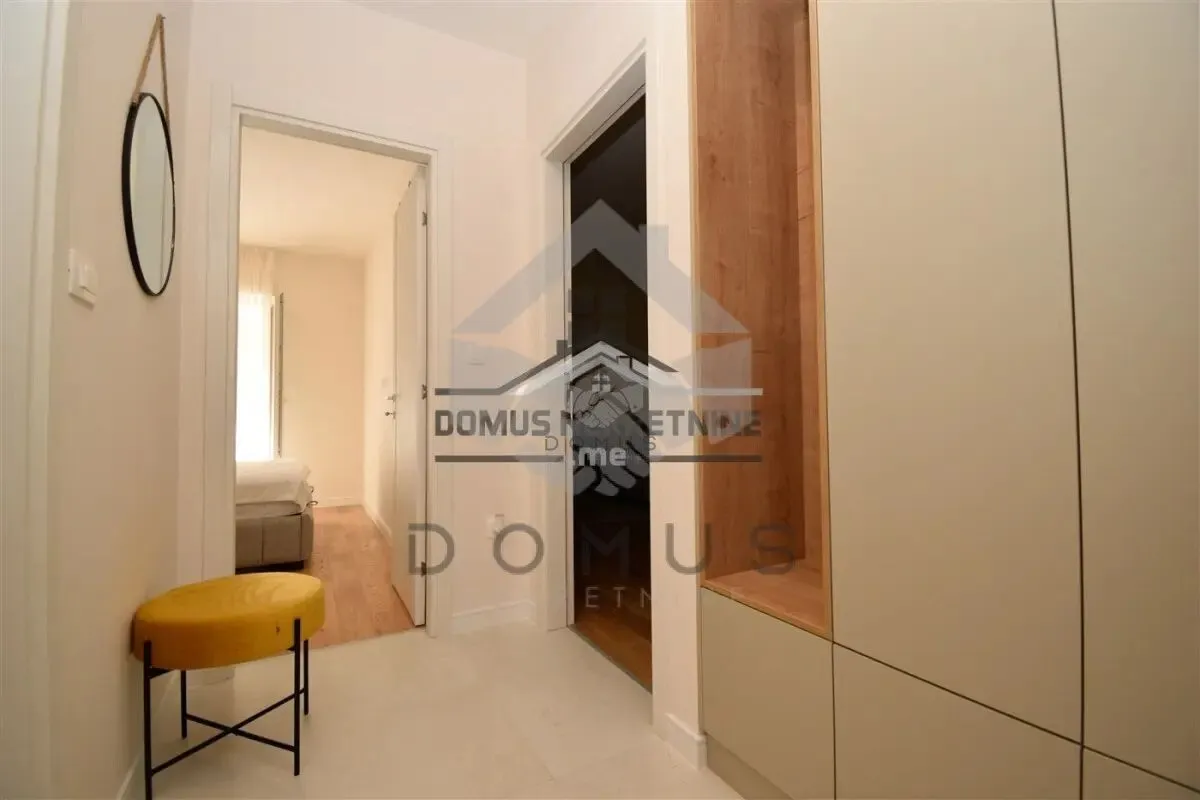Izdavanje, jednosoban stan, 50m², Central Point, Podgorica