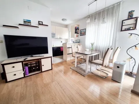 Rent, two bedroom apartment, 72m², City Kvart, Podgorica - image 4