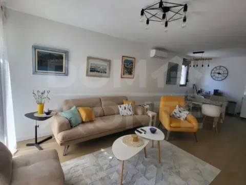 Rent, two bedroom apartment, 70m², Tivat, Crna Gora - image 1