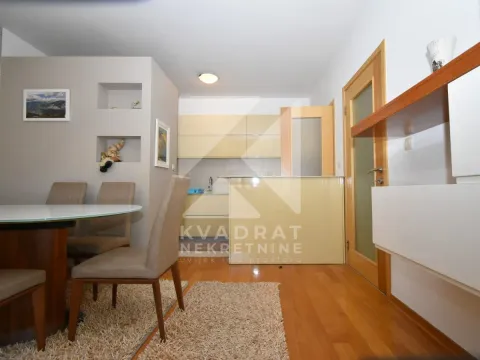 Izdavanje, trosoban stan, 100m², Blok 6, Podgorica - image 4