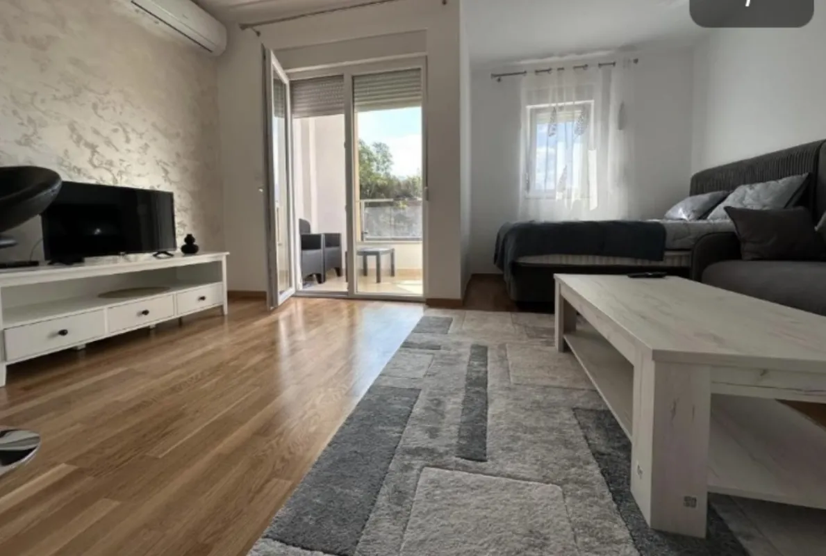 Izdavanje, jednosoban stan, 32m², Bečići, Budva