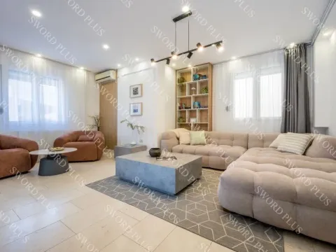 Sale, house, 240m², Centar, Kotor - image 8