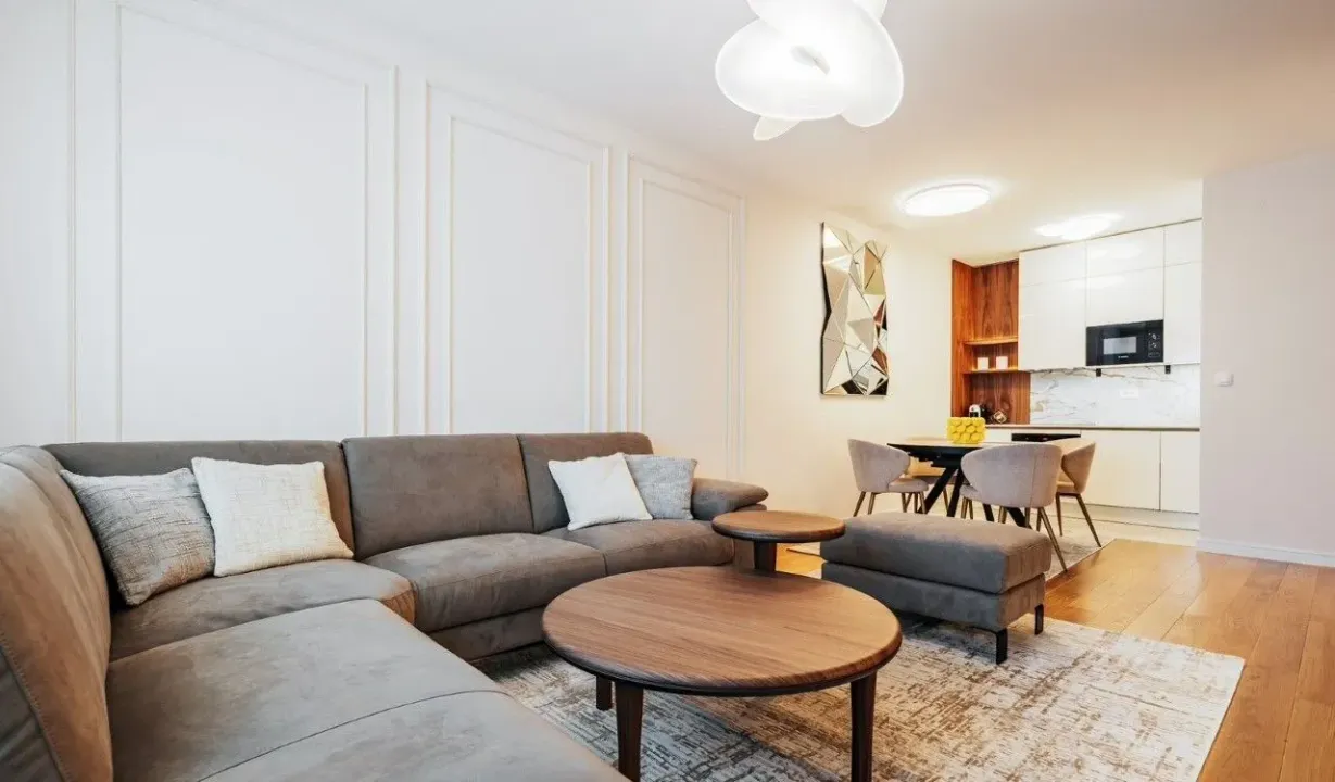 Izdavanje, dvosoban stan, 73m², Central Point, Podgorica
