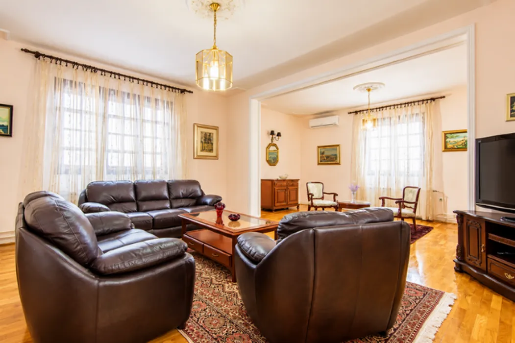 Rent, house, 330m², Savski Venac, Beograd