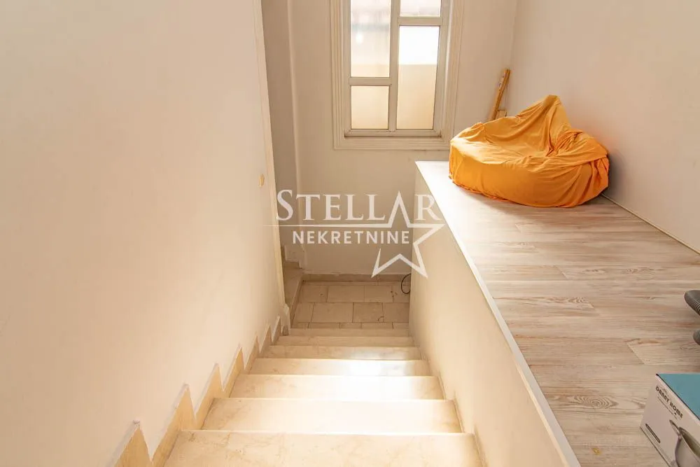 Izdavanje, trosoban stan, 130m², Gornja Gorica, Podgorica