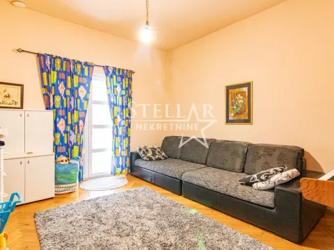 Izdavanje, kuća, 400m², Donja Gorica, Podgorica - image 27