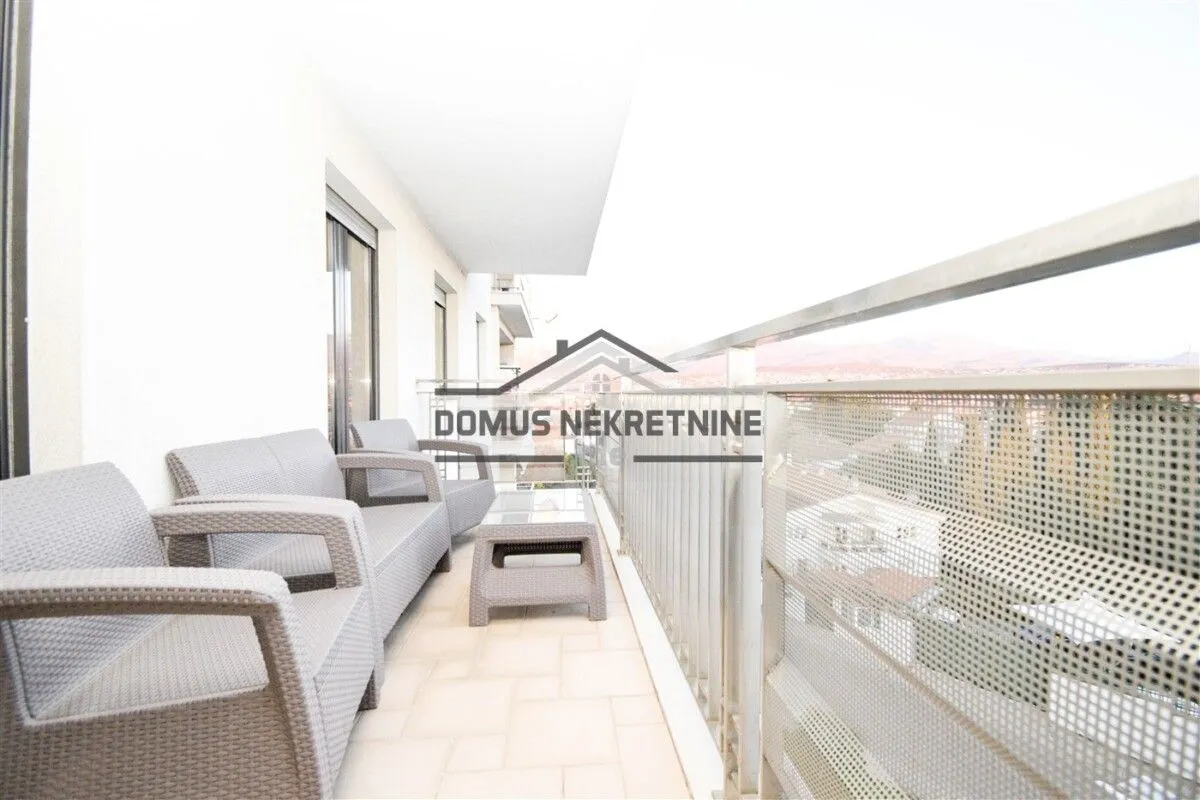 Izdavanje, dvosoban stan, 70m², Gorica C, Podgorica