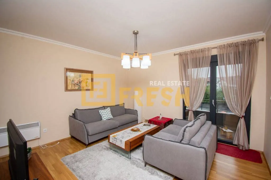 Izdavanje, dvosoban stan, 70m², Blok 9, Podgorica