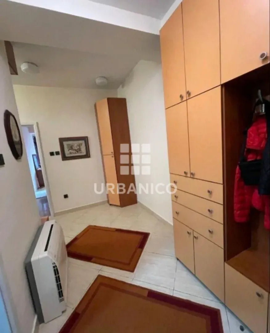Izdavanje, dvosoban stan, 76m², Centar, Podgorica