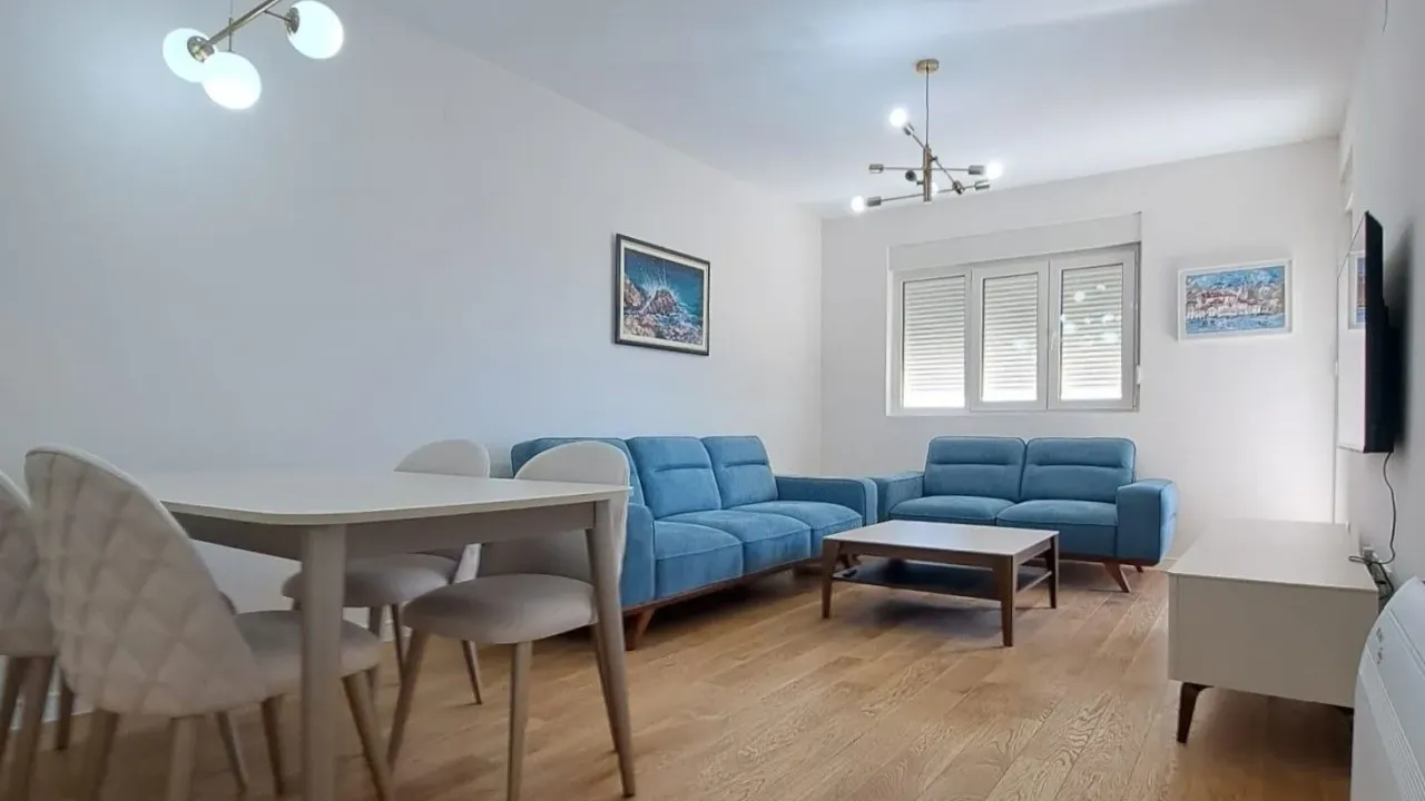 Izdavanje, dvosoban stan, 69m², Central Point, Podgorica
