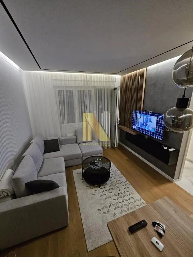Izdavanje, jednosoban stan, 42m², Bulevar Evrope, Novi Sad Sve Podlokacije
