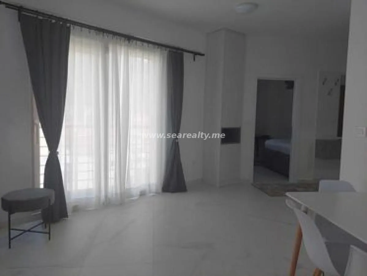 Izdavanje, dvosoban stan, 64m², Budva, Crna Gora