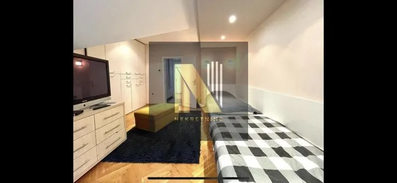 Prodaja, četvorosoban stan, 130m², Grbavica, Novi Sad Sve Podlokacije