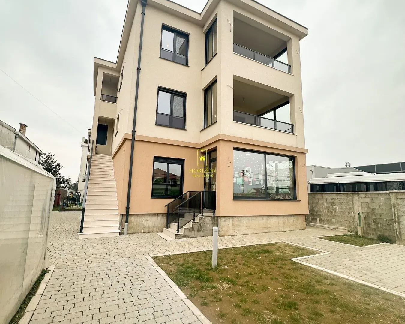 Izdavanje, kuća, 180m², Donja Gorica, Podgorica