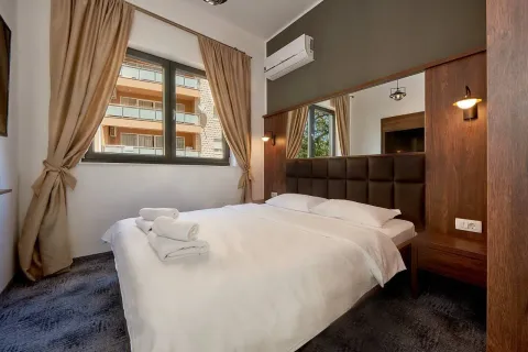 Rent, two bedroom apartment, 78m², Bečići, Budva - image 18